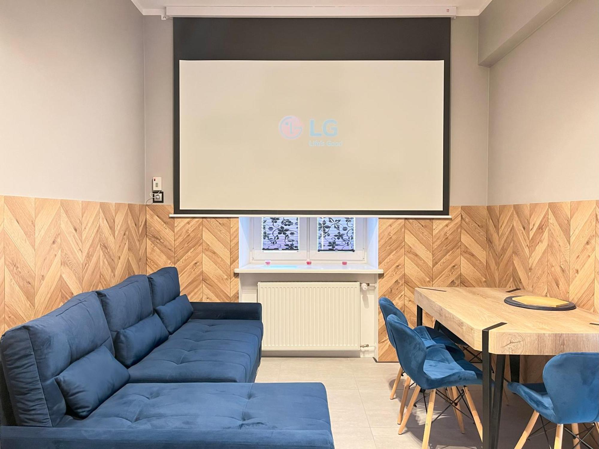 Comfy With Cinema Projector, Cracow's Heart